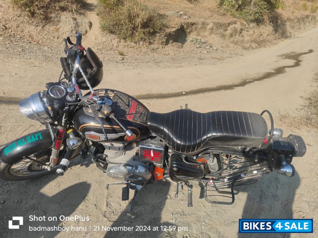 Black Royal Enfield Bullet Standard 350