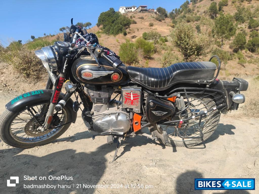 Black Royal Enfield Bullet Standard 350