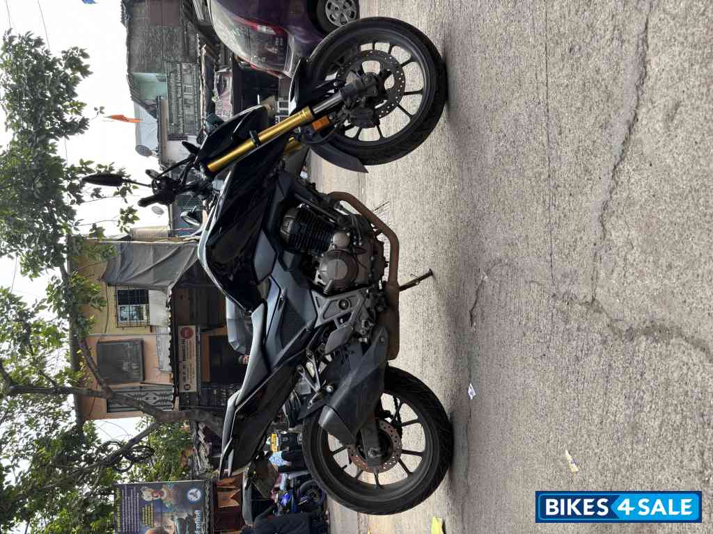 Honda CB300F Deluxe Pro