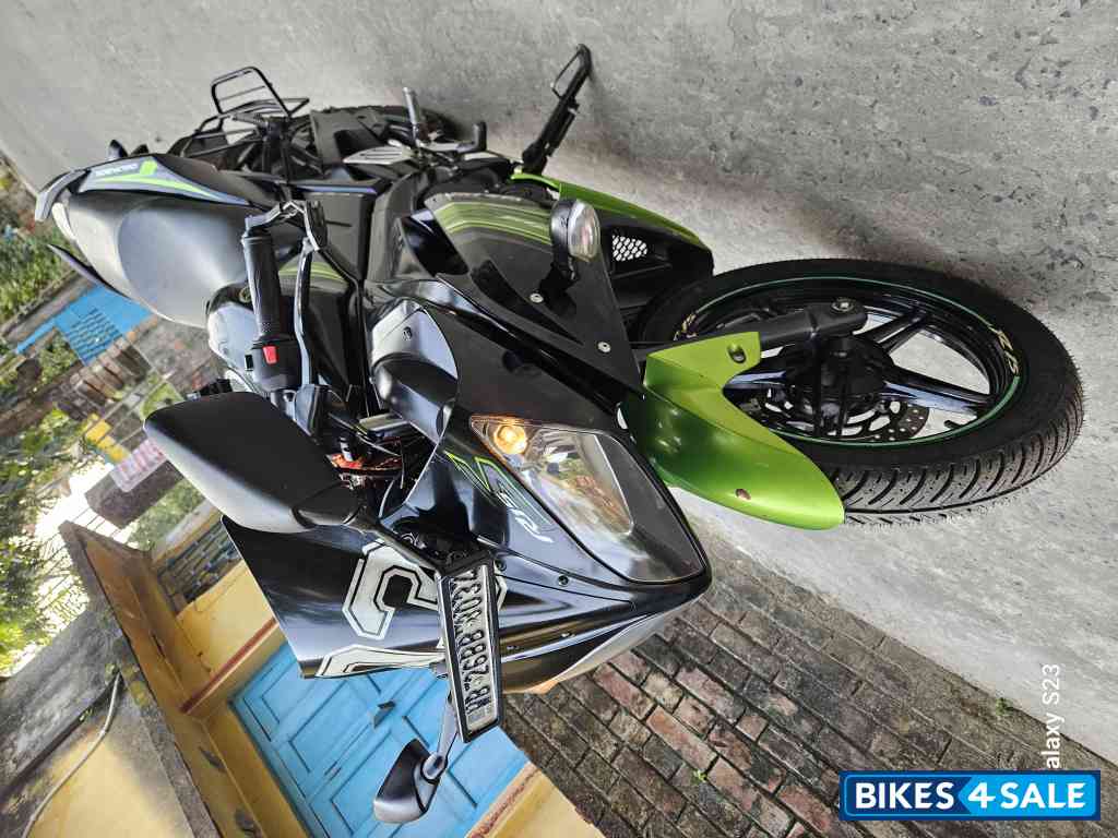 Black Green Yamaha YZF R1S
