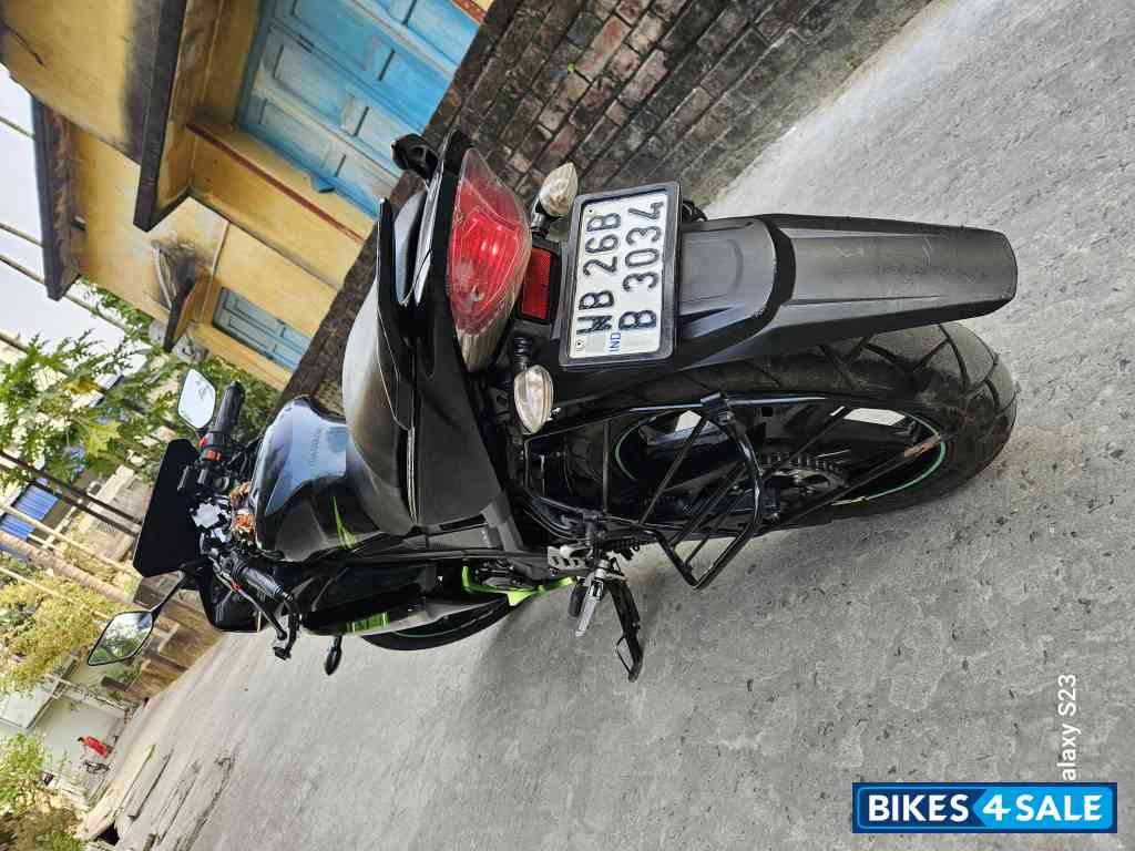 Black Green Yamaha YZF R1S