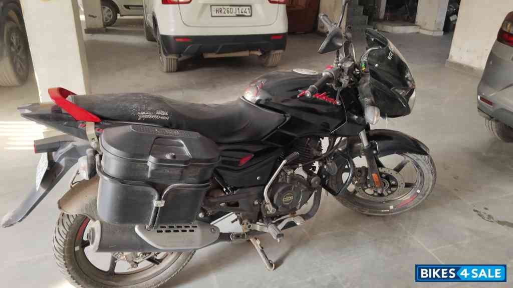 Black Bajaj Pulsar 150 DTSi