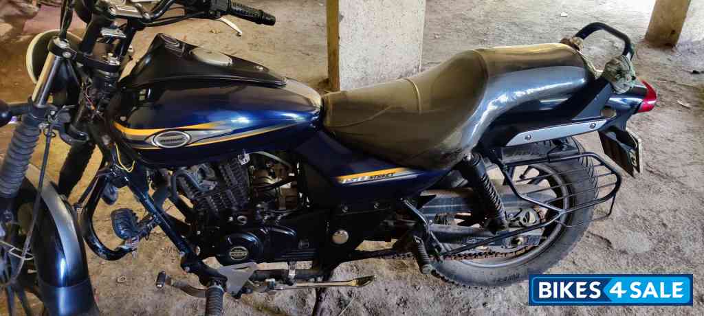 Blue Bajaj Avenger Street 150