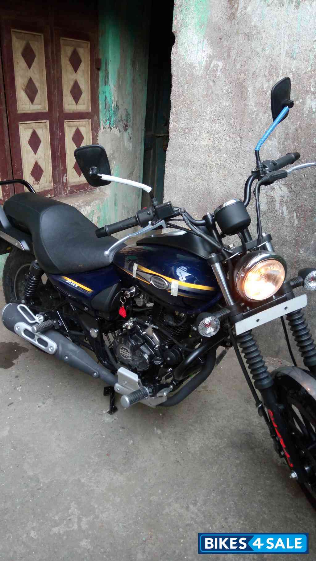 Blue Bajaj Avenger Street 150
