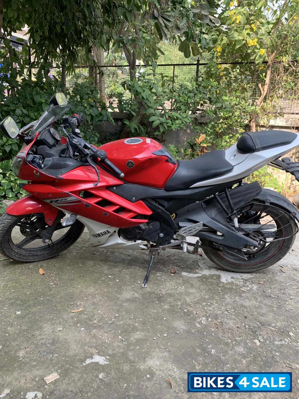 Red Yamaha YZF R15 V2