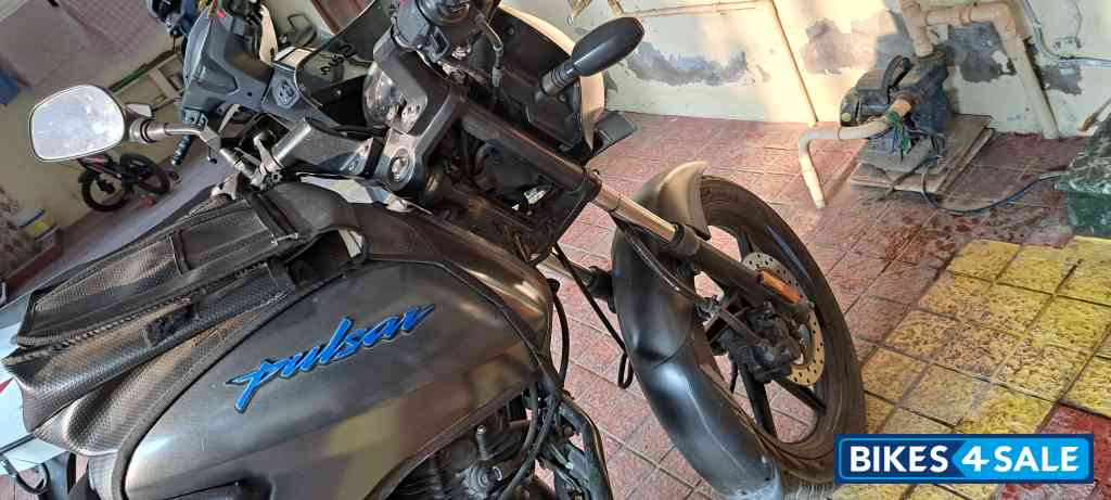 Bajaj Pulsar 125 Neon Disc Single Seat
