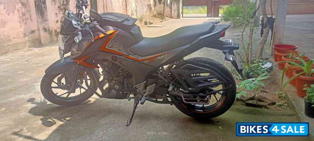 Honda CB Hornet 160R