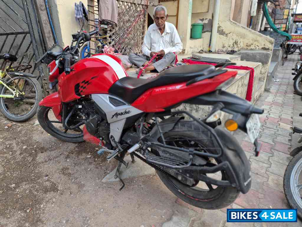 TVS Apache RTR 160 4V