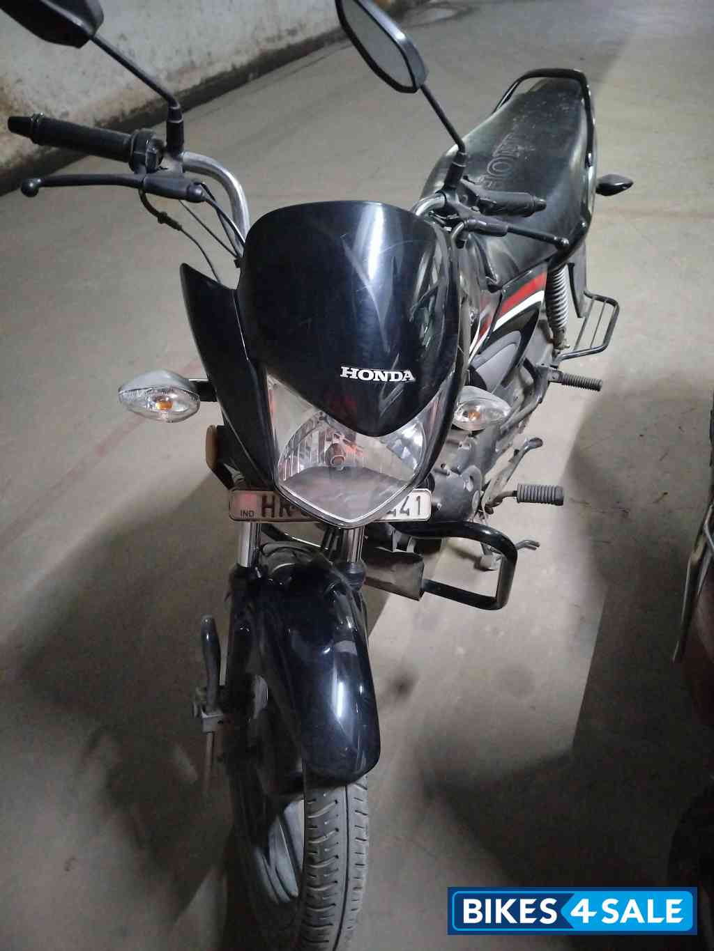 Black Honda Shine 125 Disc