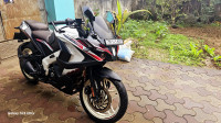 White Bajaj Pulsar RS 200 BS6