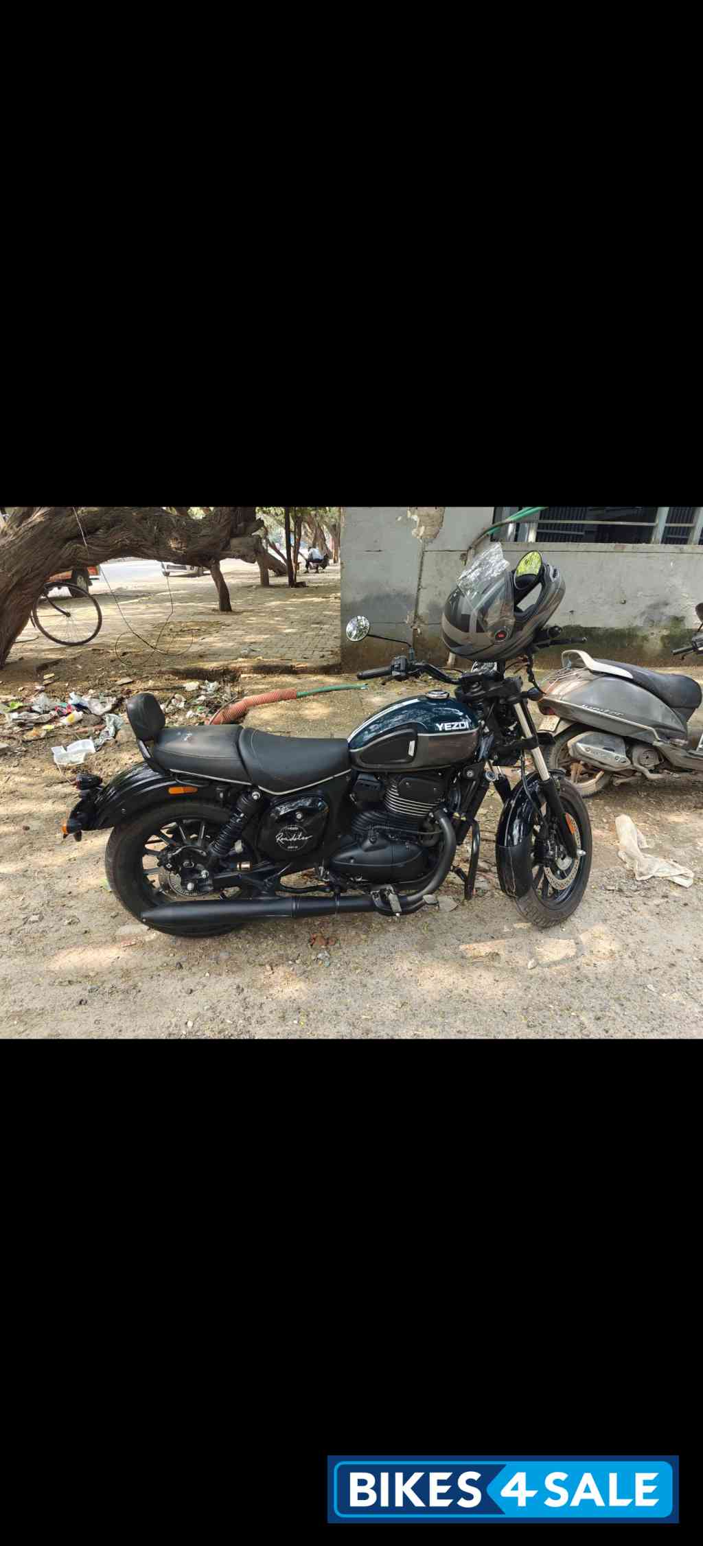 Forest Green Dual Tone Yezdi Roadster Dual Tone