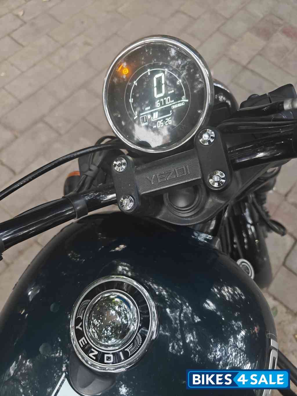 Forest Green Dual Tone Yezdi Roadster Dual Tone