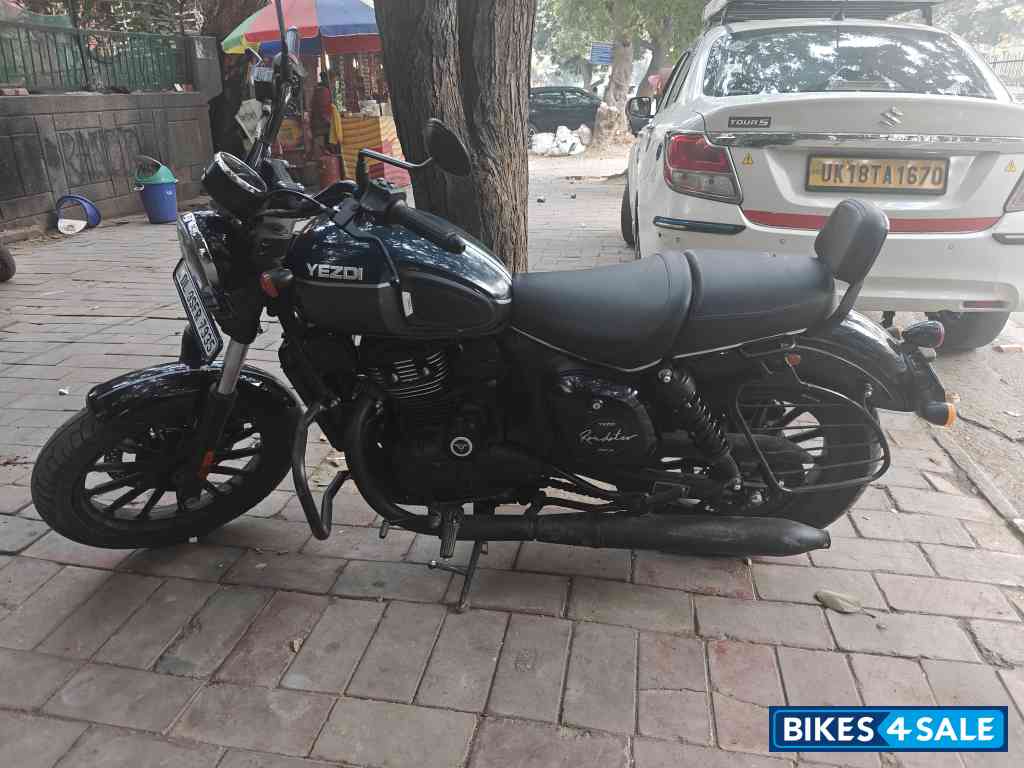 Forest Green Dual Tone Yezdi Roadster Dual Tone