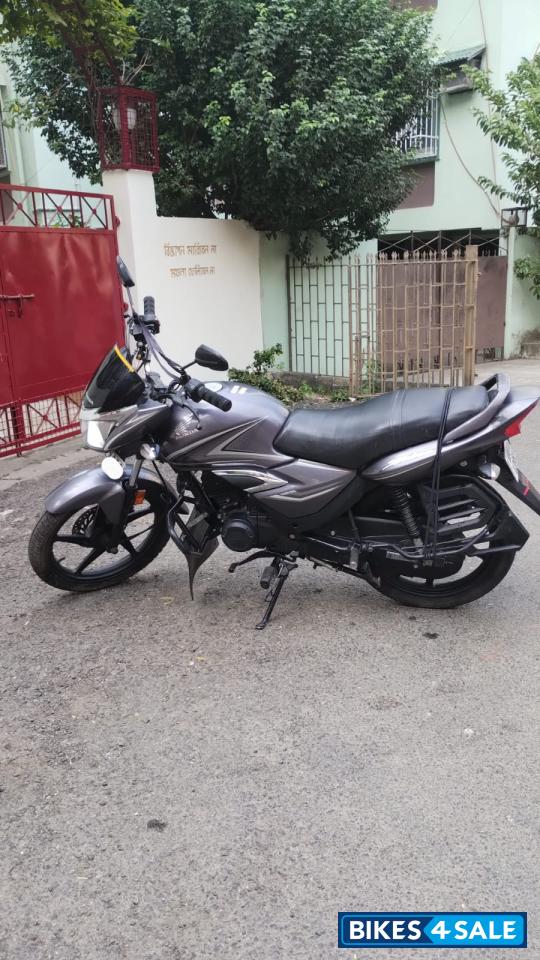Metallic Gray Honda Shine 125 Disc