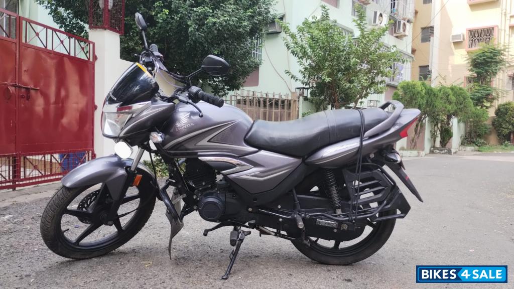Metallic Gray Honda Shine 125 Disc