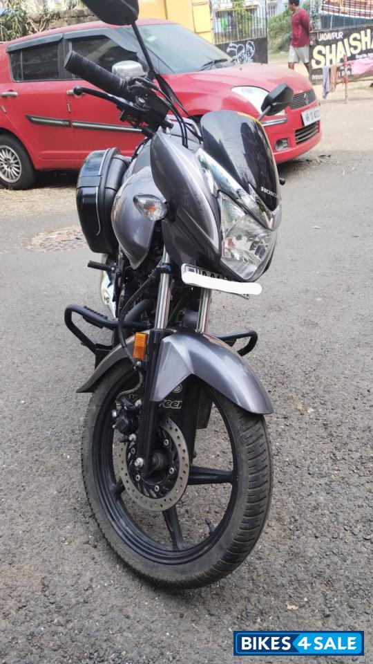 Metallic Gray Honda Shine 125 Disc