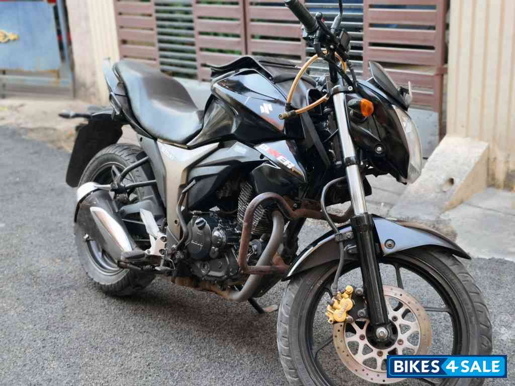 Black Suzuki Gixxer 150