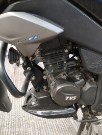 Black TVS Raider 125