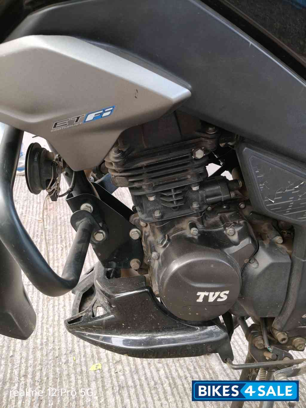 Black TVS Raider 125