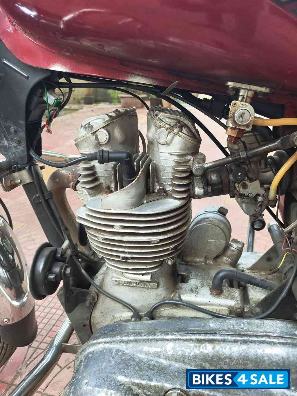 Riviera Red Royal Enfield Thunderbird 350