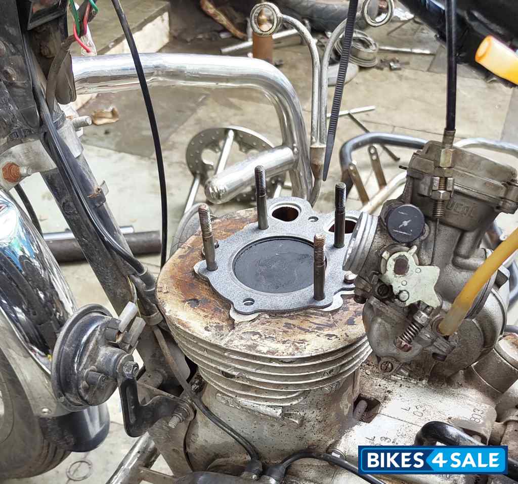 Riviera Red Royal Enfield Thunderbird 350