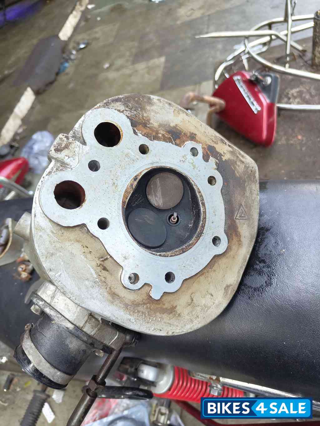 Riviera Red Royal Enfield Thunderbird 350