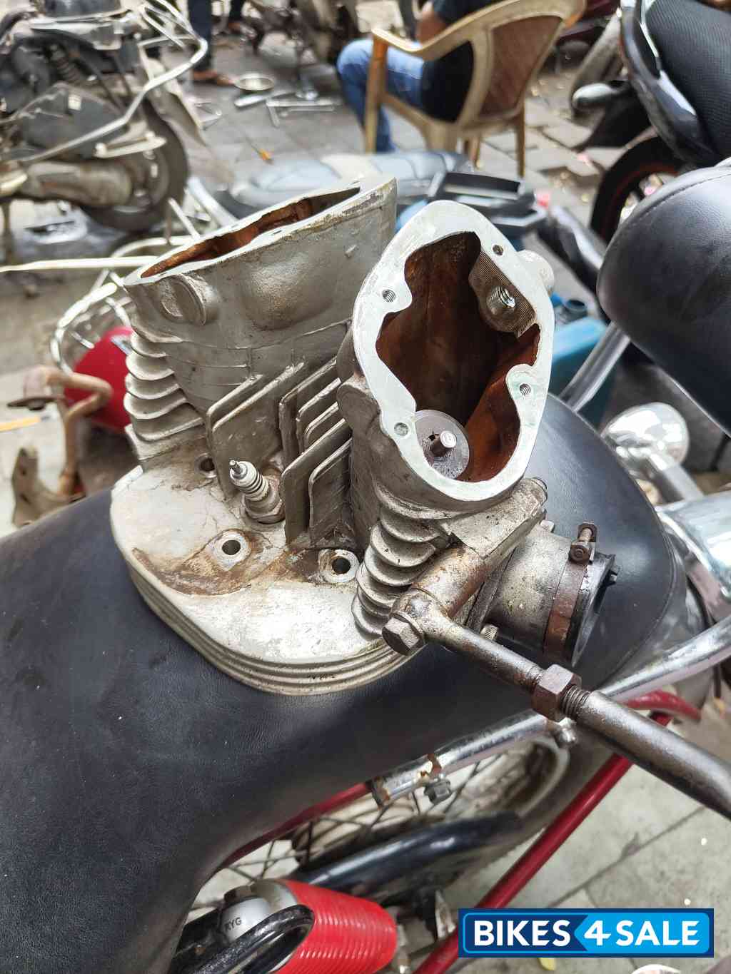 Riviera Red Royal Enfield Thunderbird 350