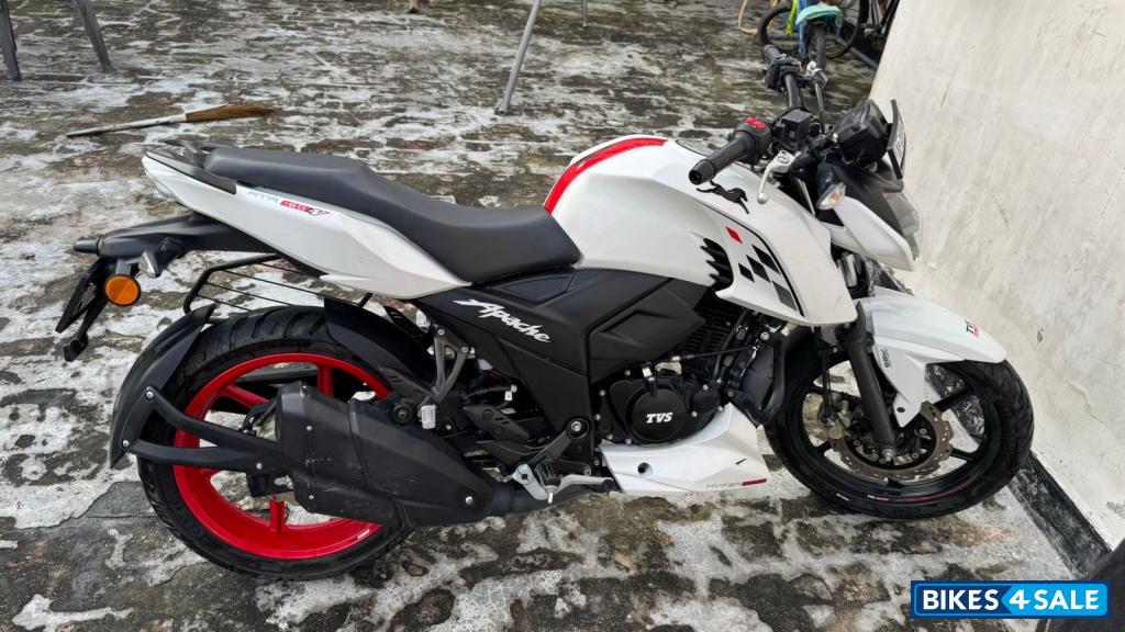 TVS Apache RTR 160 4V