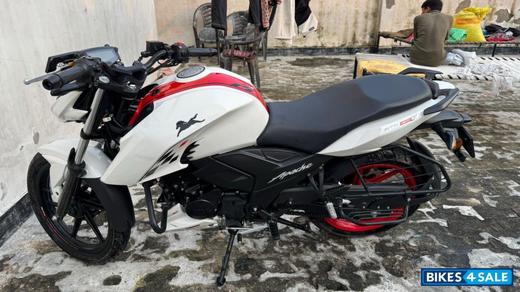 TVS Apache RTR 160 4V