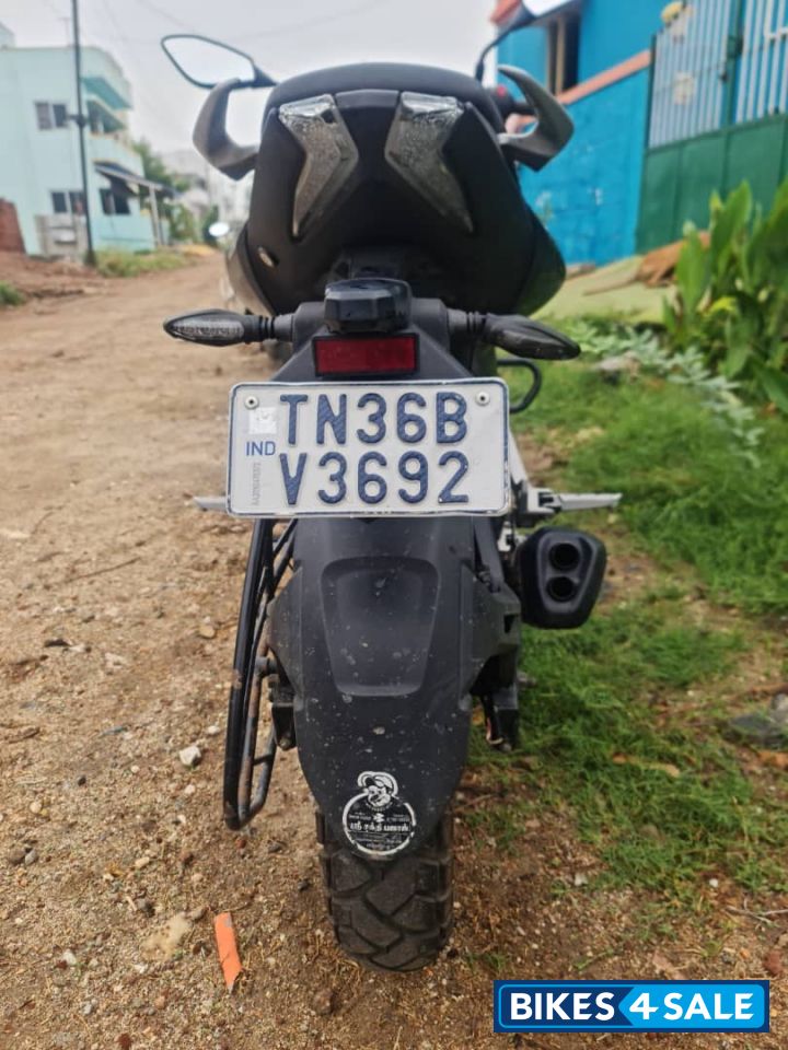 Glossy Techno Black Bajaj Pulsar N250