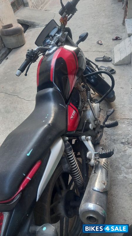 Bajaj V15