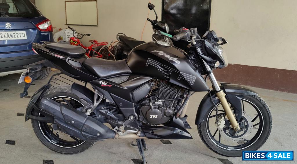 Matt Black TVS Apache RTR 200 4V