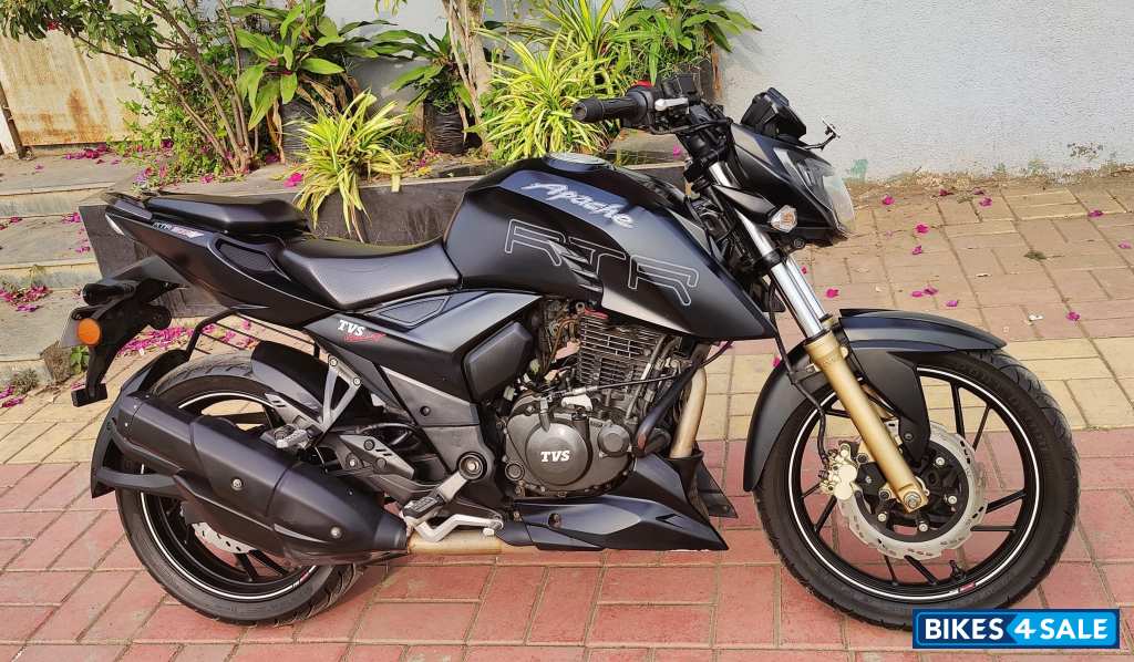 Matt Black TVS Apache RTR 200 4V