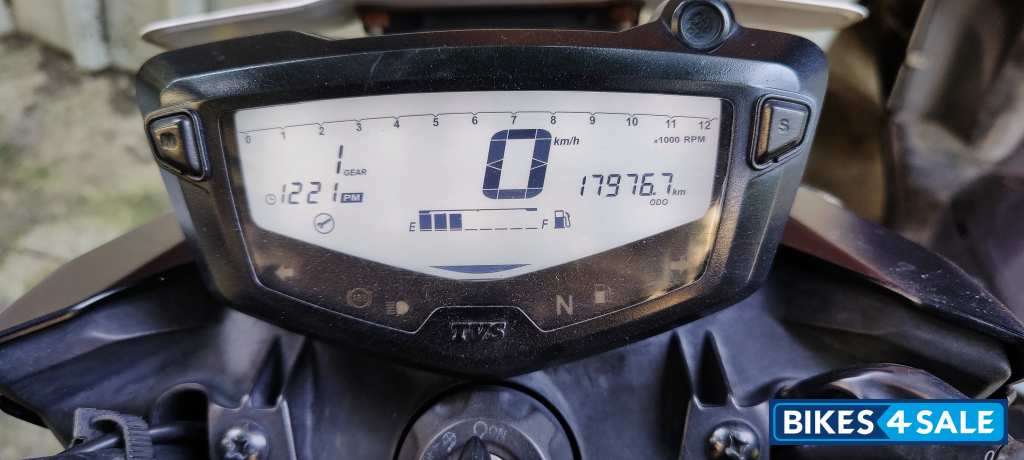 Matt Black TVS Apache RTR 200 4V