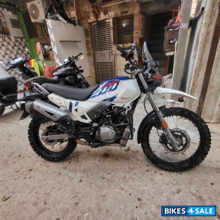 Met Nexus Blue Hero Xpulse 200 4V