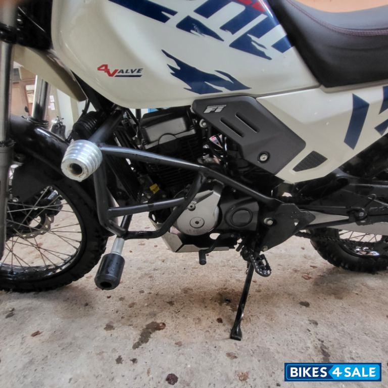 Met Nexus Blue Hero Xpulse 200 4V