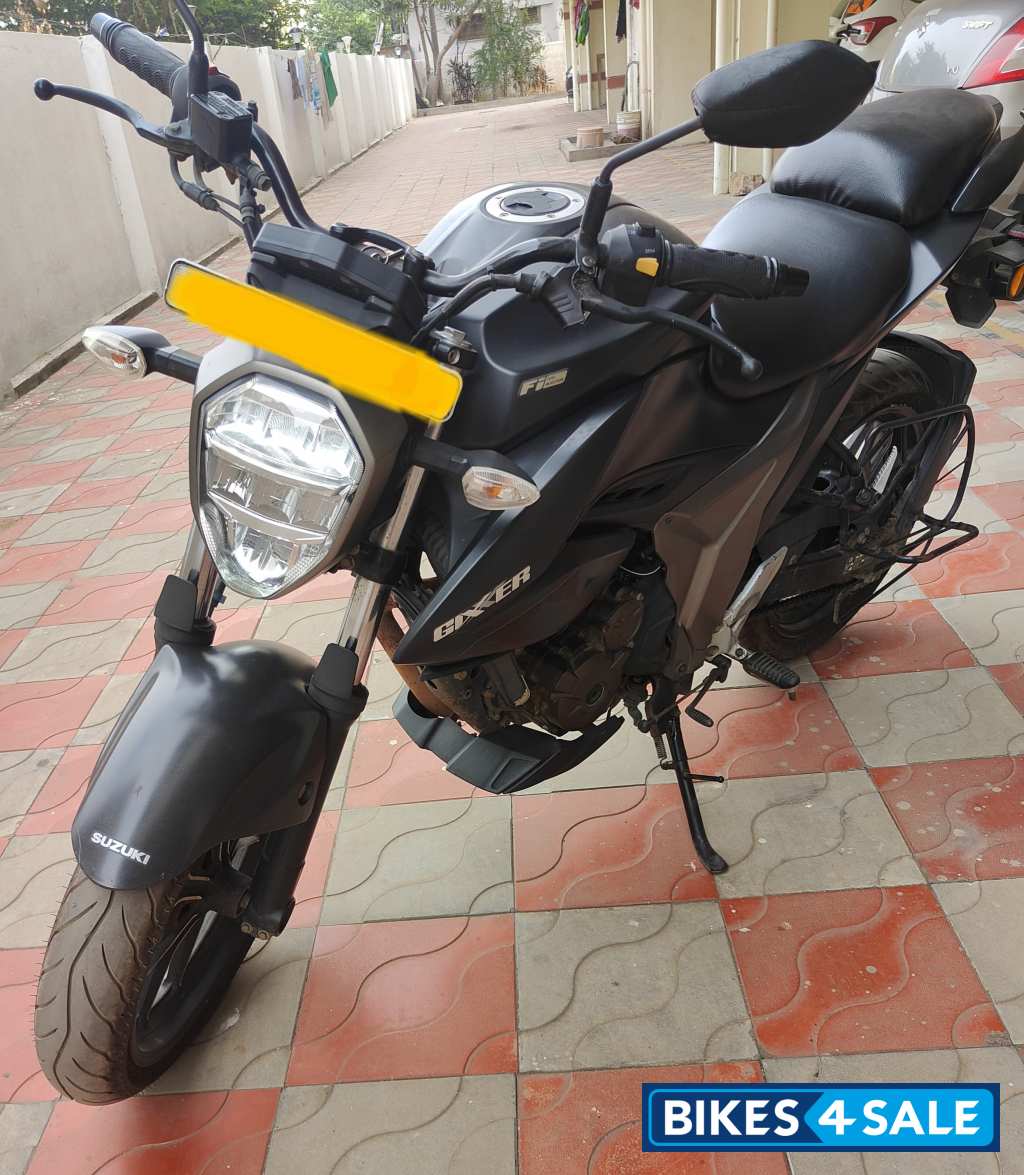 Black Suzuki Gixxer 250