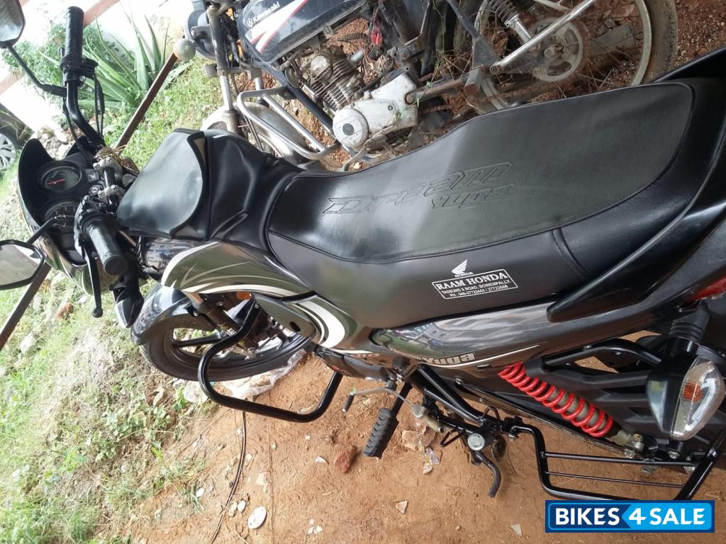 Black/greay Honda Dream Yuga