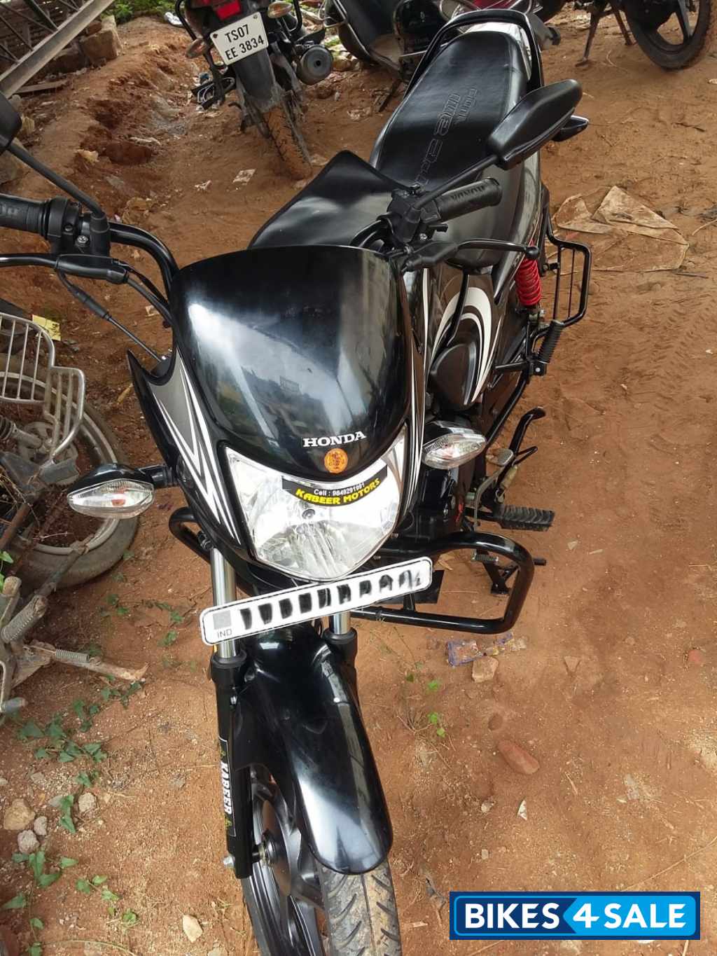 Black/greay Honda Dream Yuga