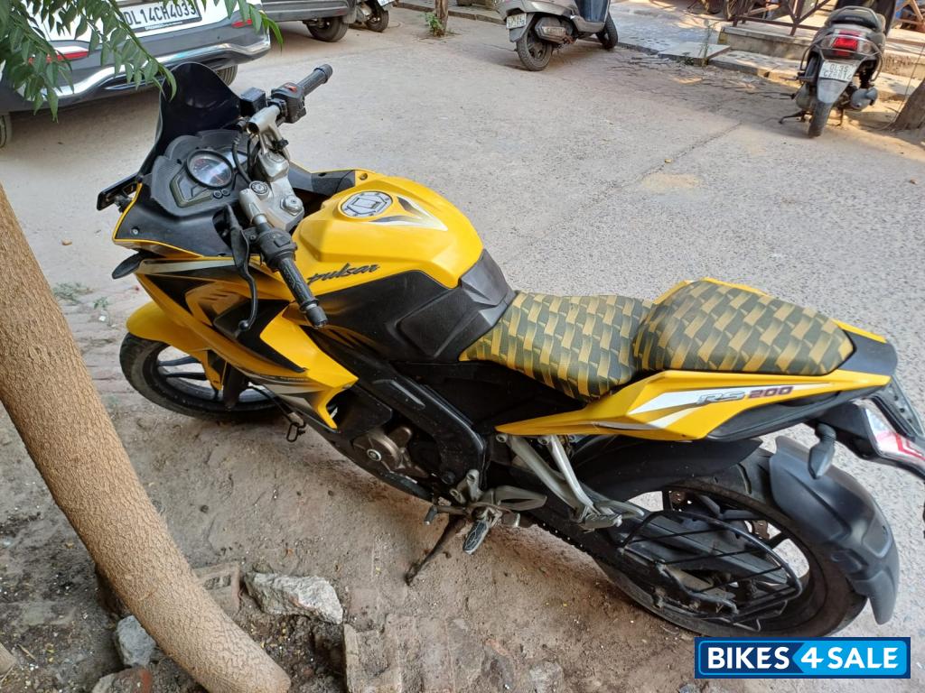 Yellow Bajaj Pulsar RS 200