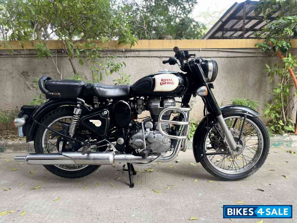 Black Royal Enfield Classic 350