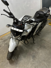 White Yamaha FZ25