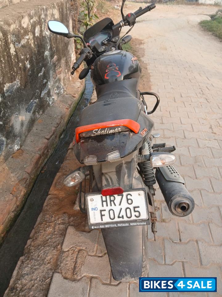 Black Bajaj Pulsar 125