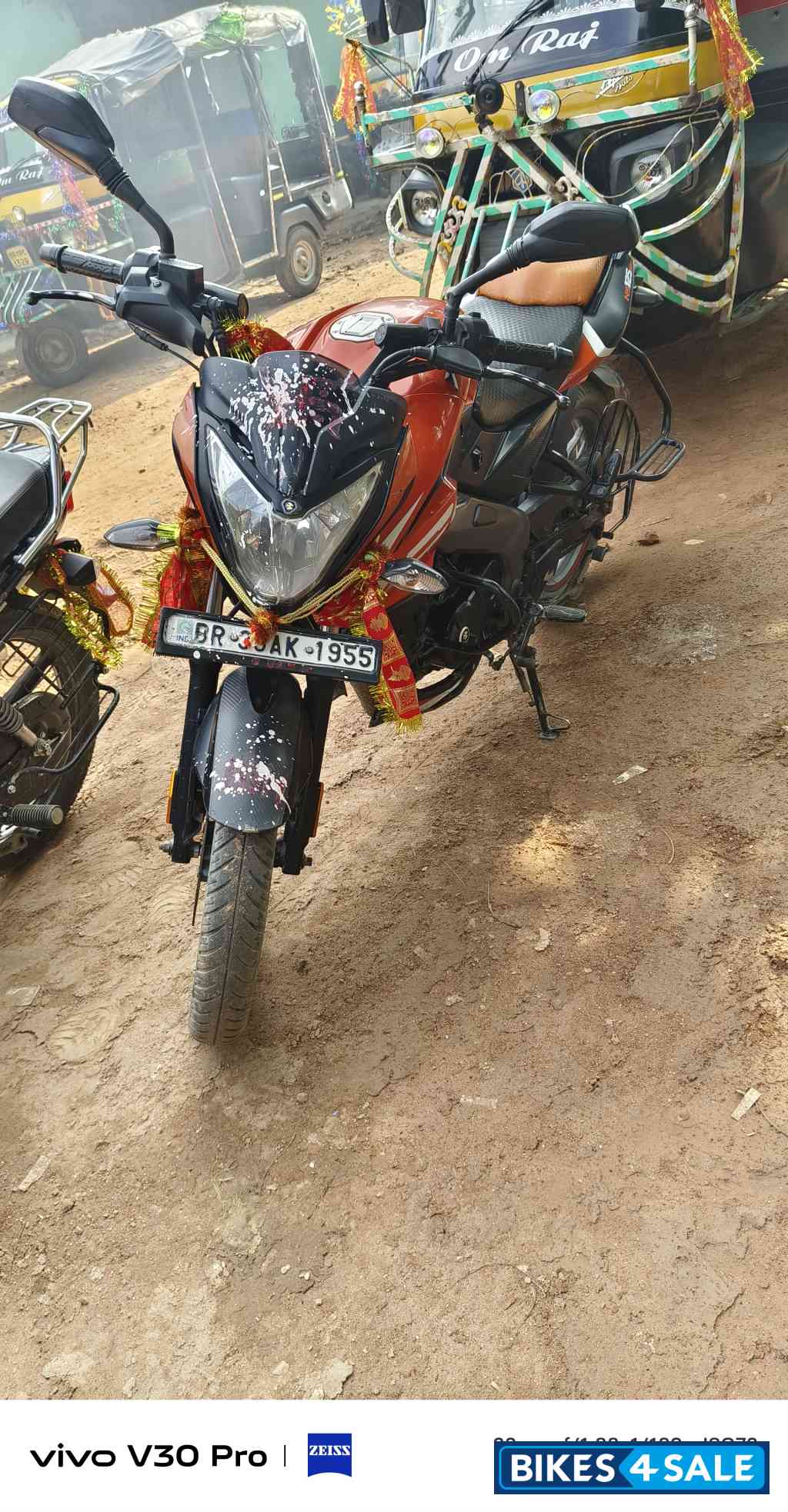 Orange Bajaj Pulsar NS125 BS6