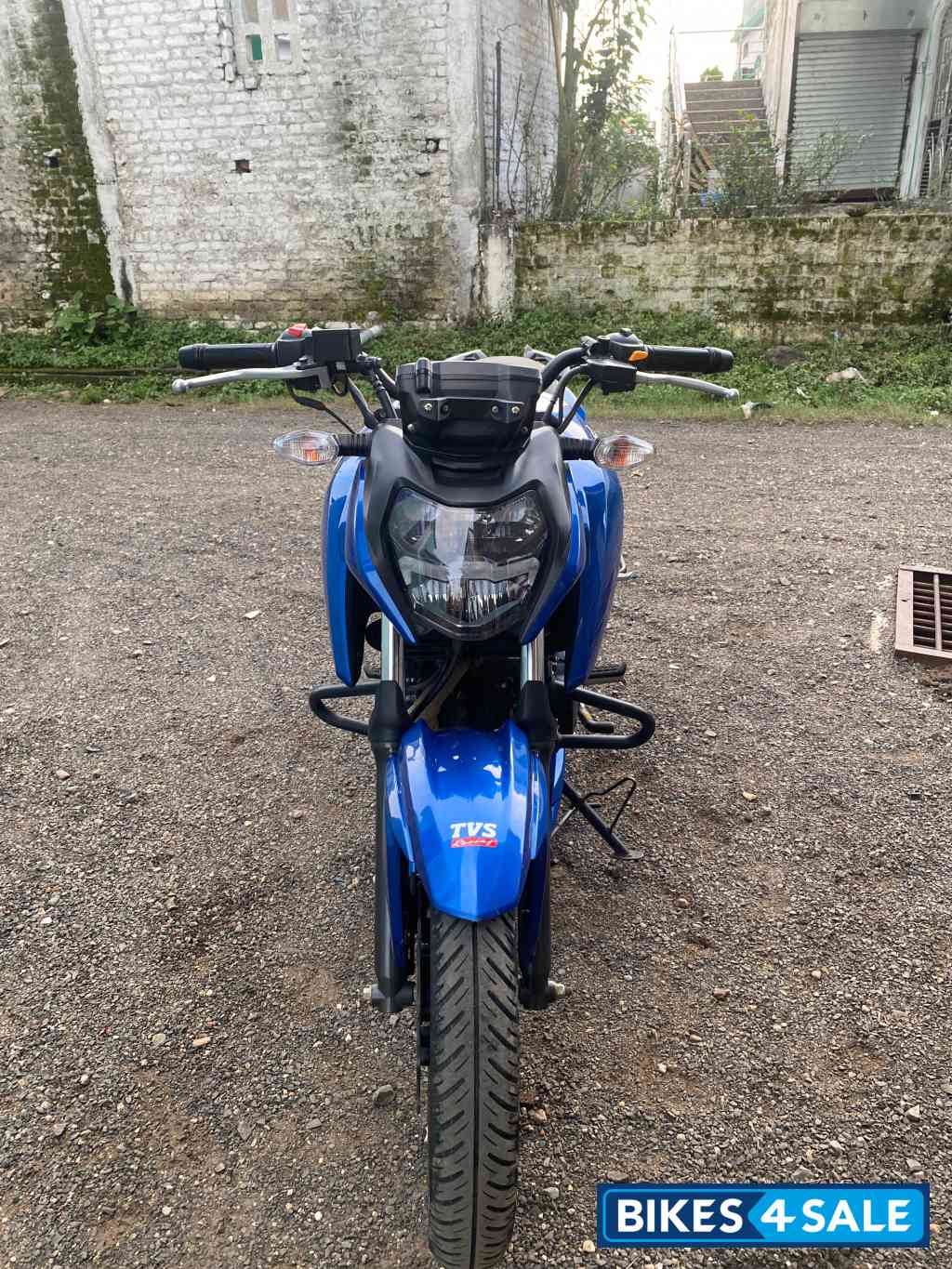 Blue TVS Apache RTR 160 4V