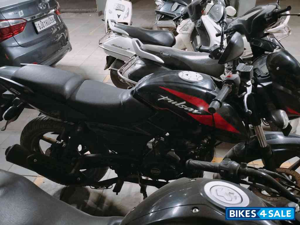 Black Bajaj Pulsar 150 DTSi