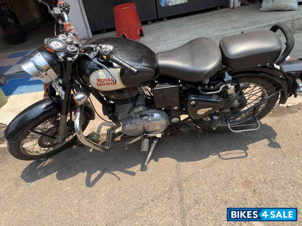 Black Royal Enfield Bullet 350