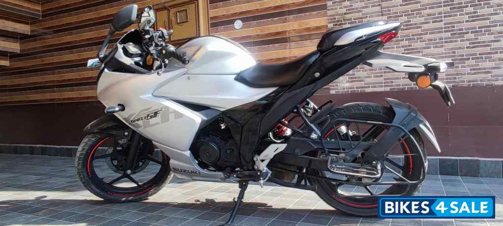 Suzuki Gixxer SF