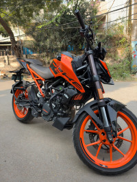 Electronic Orange KTM Duke 200 2024