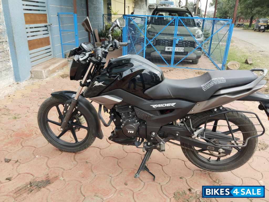Black TVS Raider Single Seat